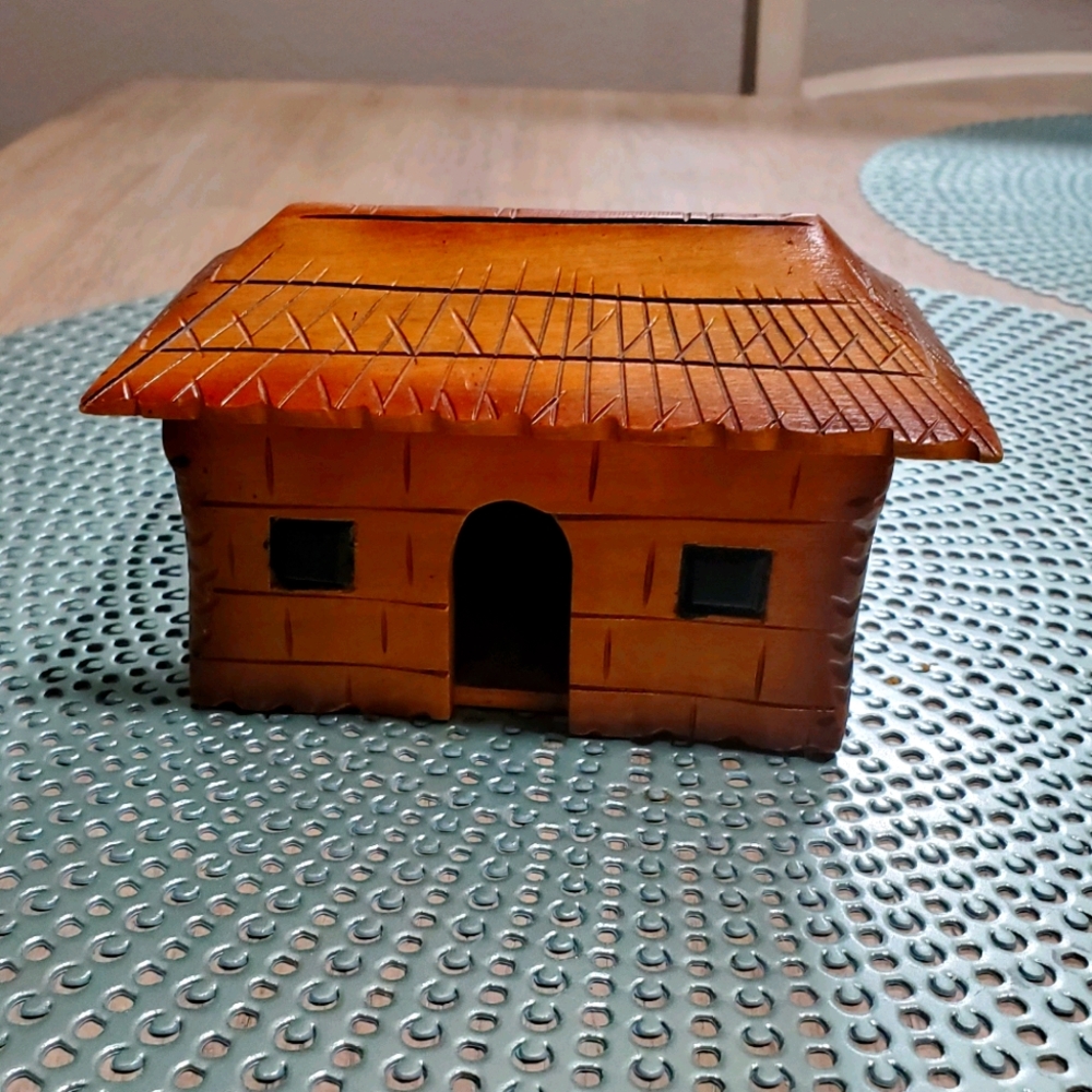 Cute fossil rim wildlife park house trinket box